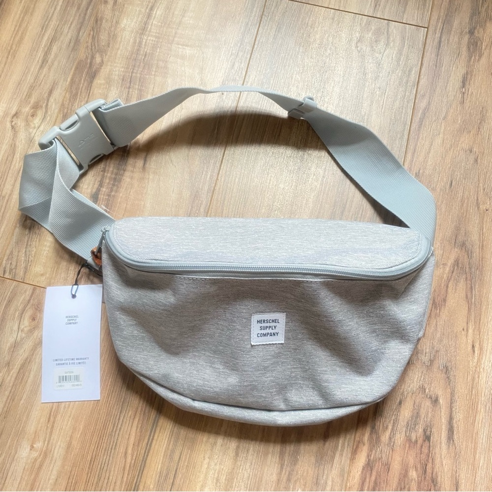 NEW Herschel Sixteen Hip Pack Light Gray Fanny pack